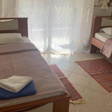 Anna-Apartment Nea Moudania Bagian luar foto