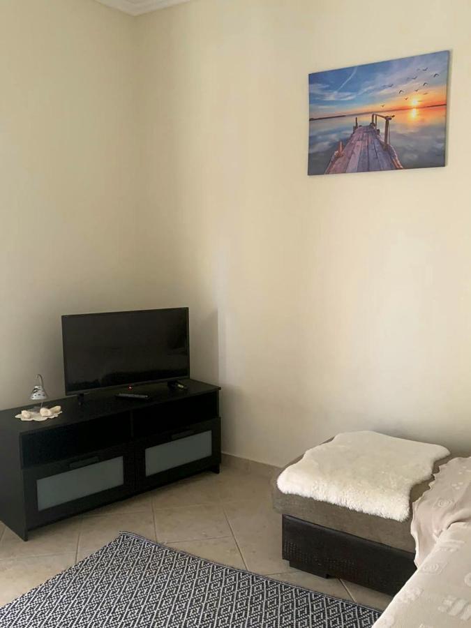 Anna-Apartment Nea Moudania Bagian luar foto
